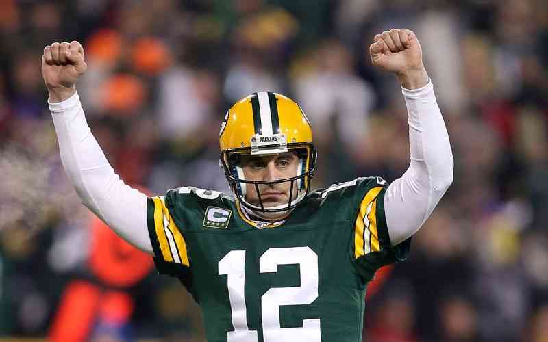 Aaron Rodgers celebrating