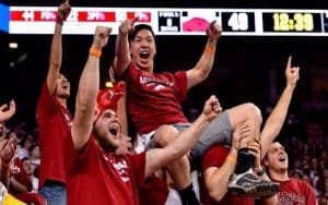 Arkansas sports fans celebrate mobile betting
