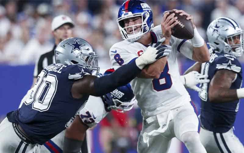New York Giants QB Daniel Jones is pressured by the Cowboys defense