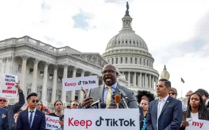 Pengunjuk rasa TikTok di Washington DC