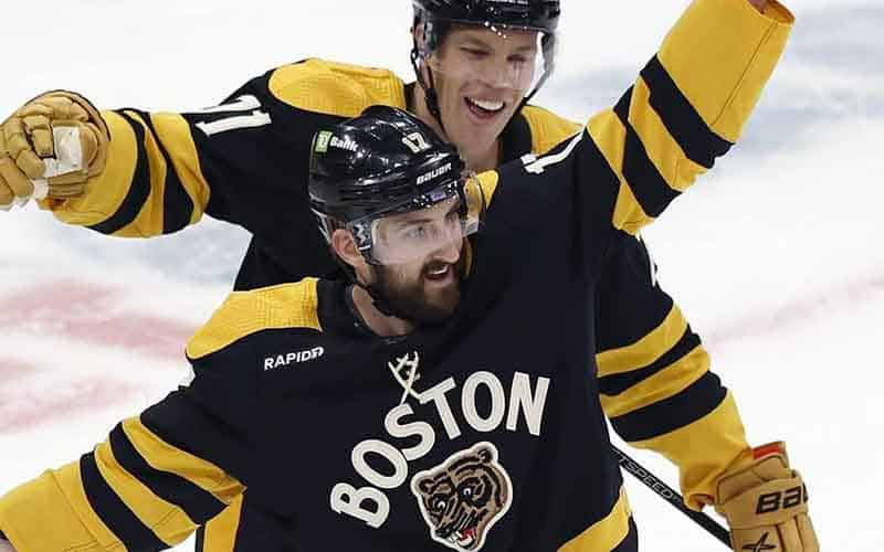 2023 Boston Bruins merayakan