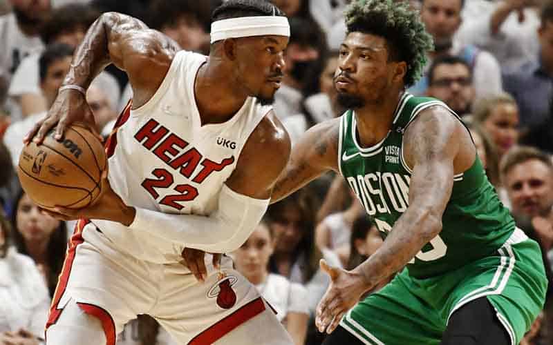 Jimmy Butler dari Miami Heat dibela oleh Marcus Smart dari Boston Celtics