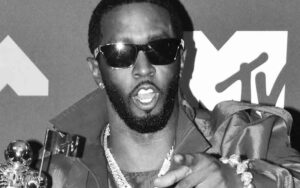 Sean "Diddy" Combs holding a VMA on the red carpet