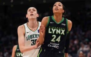 Steward of the Liberty and Collier of the Lynx battle for position
