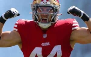 Kyle Juszczyk flexing his biceps