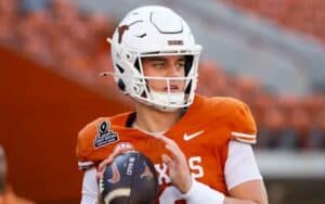 Arch Manning preparing to throw a pass