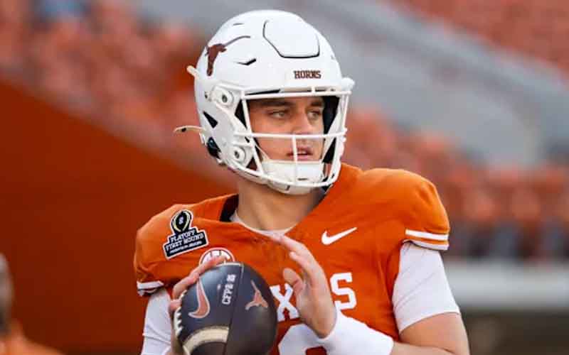 Arch Manning preparing to throw a pass