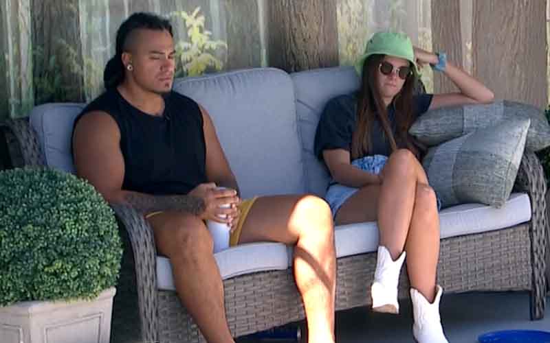 Keanu and Kelley of Big Brother 27 talking in the back yard