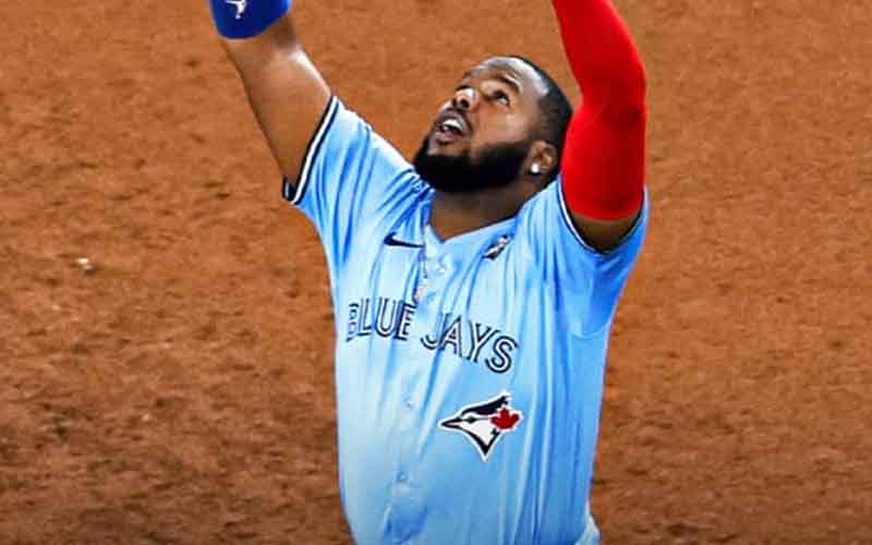 A Tonroto Blue Jays player celebrating a win