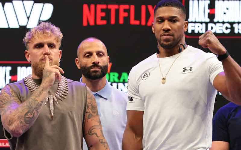 Jake Paul and Anthony Joshua posing for the cameras at the pre-fight press conference