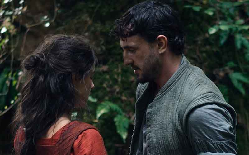 the stars of Hamnet in a promotional photo