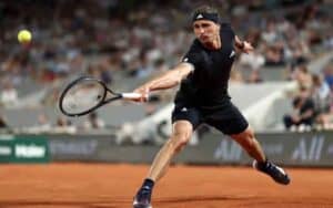 Alexander Zverev returning a volley French Open
